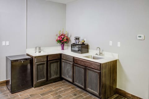 Mini-fridge, coffee/tea maker