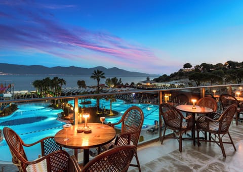 3 bars/lounges, poolside bar, beach bar