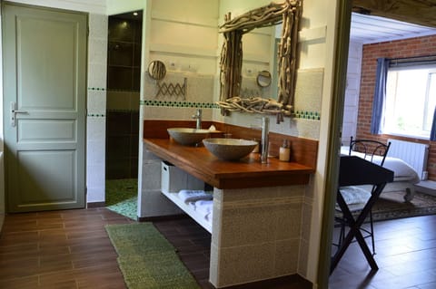 Suite (Seigle) | Bathroom sink