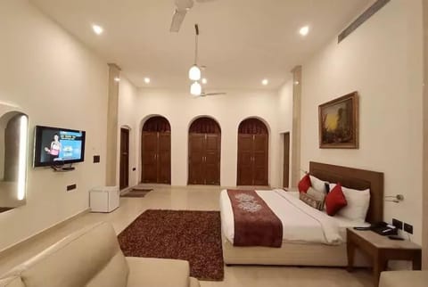 Royal Double Room | Free WiFi, bed sheets