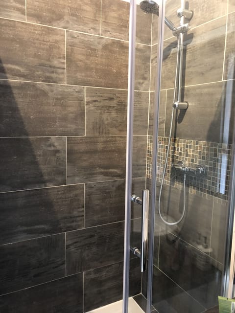 Superior Double Room | Bathroom amenities | Shower, free toiletries, hair dryer, towels