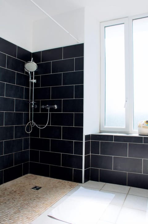 Deluxe Room, Garden View | Bathroom