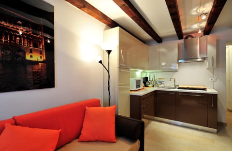 Apartment, 1 Bedroom | Private kitchen | Fridge, microwave, oven, stovetop