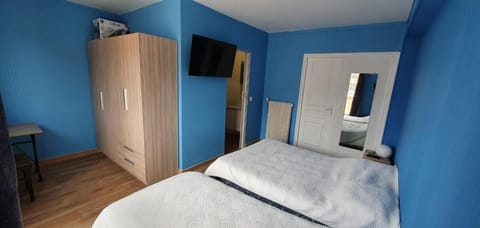 Premium bedding, blackout drapes, free WiFi, bed sheets