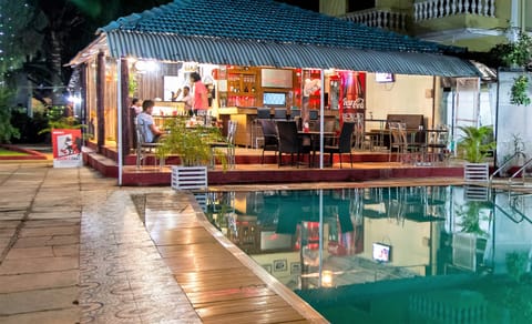 Poolside bar
