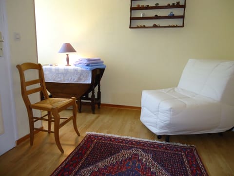 Classic Triple Room, Multiple Beds (Glycine) | Premium bedding, individually decorated, individually furnished