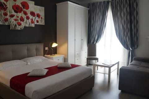 Deluxe Double Room, Balcony | 1 bedroom, premium bedding, in-room safe, individually furnished
