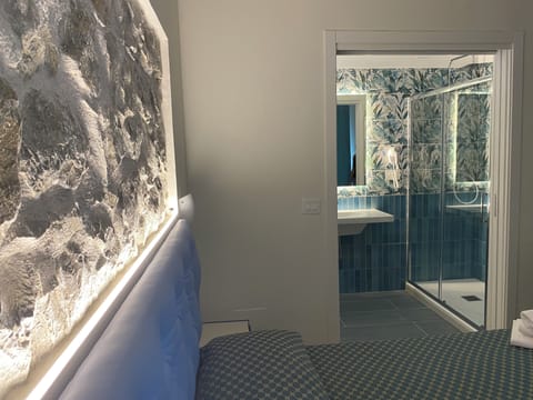 Minibar, free WiFi, bed sheets