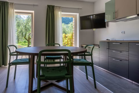 Deluxe Suite | Living area | Flat-screen TV, Netflix