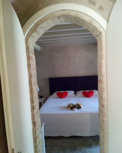 Triple Room | Egyptian cotton sheets, premium bedding, desk, soundproofing