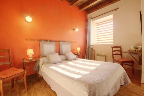 Standard Double Room | Iron/ironing board, free WiFi, bed sheets