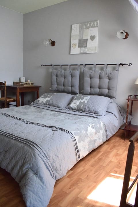 Standard Double Room | Iron/ironing board, free WiFi, bed sheets