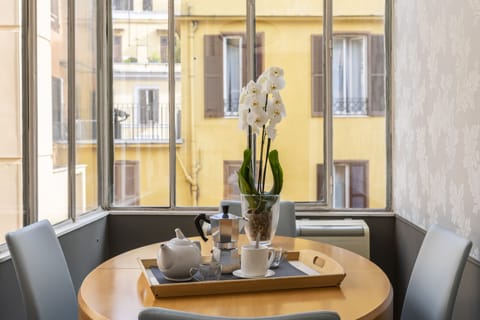 Apartment, 3 Bedrooms | Private kitchen | Full-size fridge, microwave, oven, stovetop