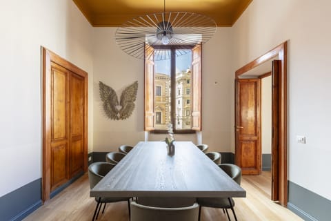 Apartment, 5 Bedrooms | Dining room