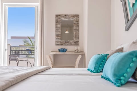 Superior Triple Maisonette | In-room safe, desk, iron/ironing board, free cribs/infant beds