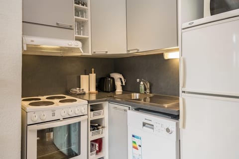 Cabin, Sauna | Private kitchenette | Full-size fridge, microwave, oven, stovetop