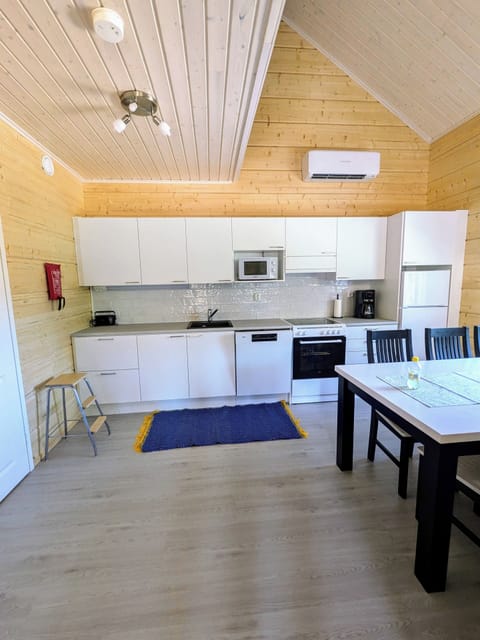 Cottage, Sauna | Private kitchen | Full-size fridge, microwave, oven, stovetop