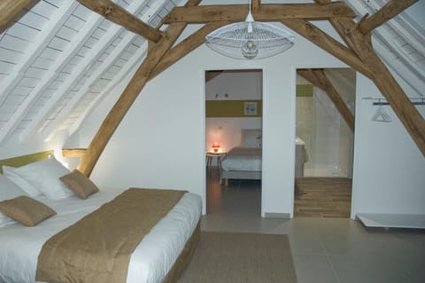 Family Room (Les Graminés) | Premium bedding, desk, soundproofing, iron/ironing board