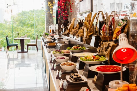 Daily buffet breakfast for a fee