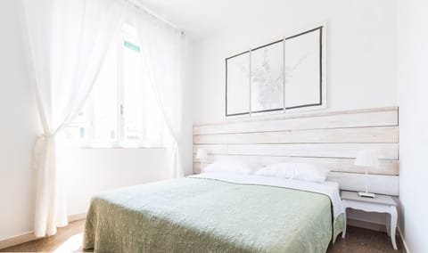 Suite | In-room safe, desk, free WiFi, bed sheets