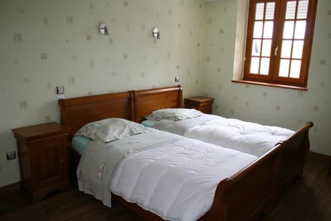 Twin Room | Blackout drapes, free WiFi, bed sheets