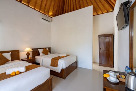 Deluxe Twin Room | In-room safe, desk, soundproofing, free WiFi