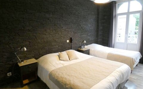 Triple Room | Individually decorated, individually furnished, soundproofing, free WiFi