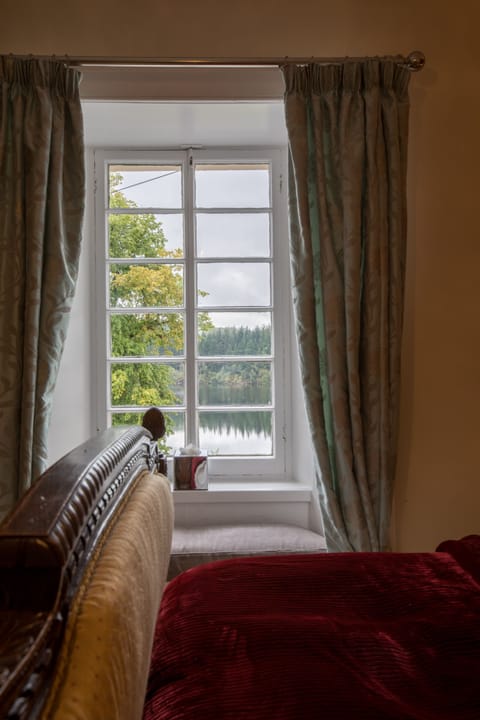 Double Rm with Lake View Ensuite Rm 5 | Egyptian cotton sheets, premium bedding, individually decorated