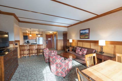 Premium Suite, 1 King Bed with Sofa bed, Kitchenette, Mountain View | Private kitchen | Microwave, coffee/tea maker, eco-friendly cleaning products