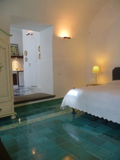 Studio, 1 Bedroom | Desk, blackout drapes, soundproofing, cribs/infant beds