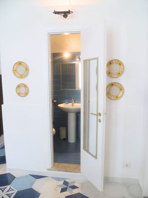 Studio, 1 Bedroom | Bathroom sink