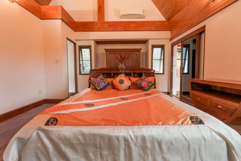 Luxury Villa  | Minibar, in-room safe, blackout drapes, rollaway beds