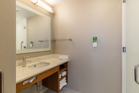 Separate tub and shower, free toiletries, hair dryer, towels