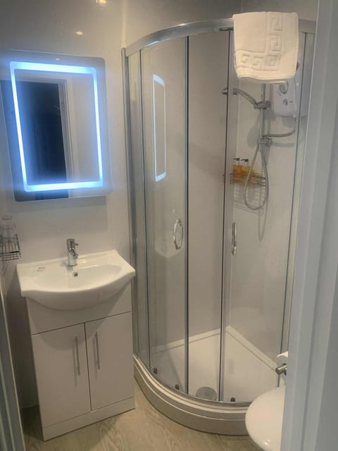 Standard Twin Room, 2 Twin Beds | Desk, iron/ironing board, free WiFi, bed sheets