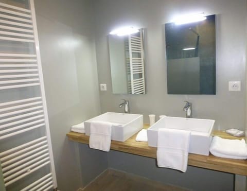 Double Room | Bathroom | Shower, bathrobes, towels