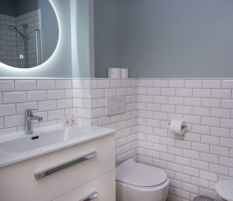 Comfort Quadruple Room, Sea View | Bathroom | Hair dryer, towels