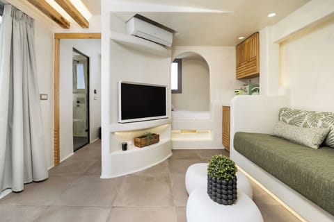 Exclusive Apartment, 2 Bedrooms, Beach View, Oceanfront | Premium bedding, down comforters, pillowtop beds, in-room safe