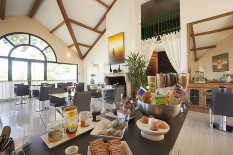 Daily buffet breakfast for a fee