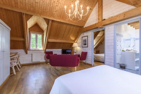 Family Suite | Premium bedding, Select Comfort beds, in-room safe, desk