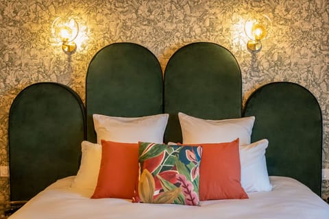 Comfort Suite | Desk, iron/ironing board, free cribs/infant beds, free WiFi