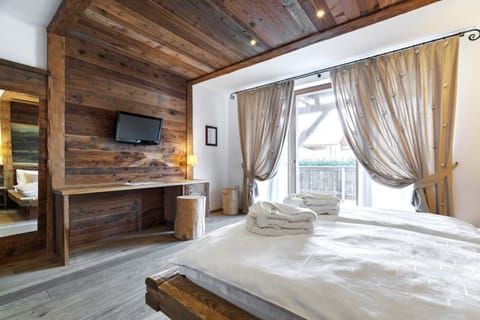 Junior Suite Arnica | Premium bedding, in-room safe, desk, soundproofing