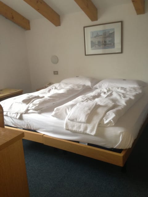 Down comforters, Select Comfort beds, in-room safe