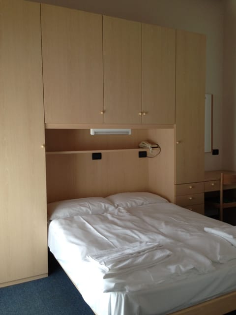 Down comforters, Select Comfort beds, in-room safe