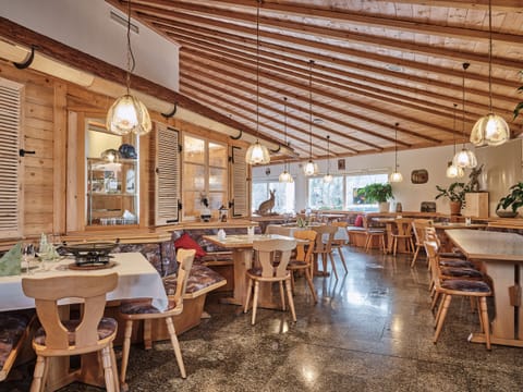 Breakfast, lunch, dinner served; local and international cuisine