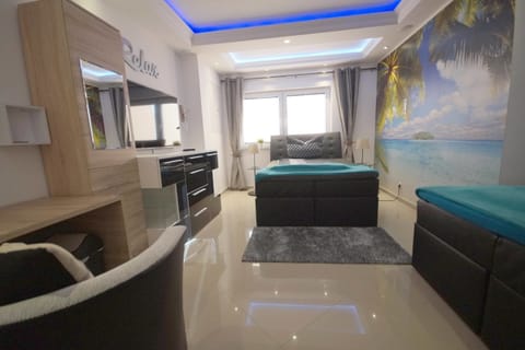 Comfort Double Room (4L) | Living area | Flat-screen TV