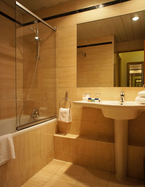 Double or Twin Room, Park View | Premium bedding, in-room safe, desk, soundproofing