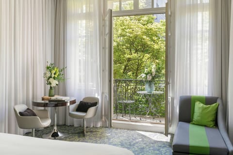 Suite, 1 King Bed (Garden View) | Premium bedding, minibar, in-room safe, desk