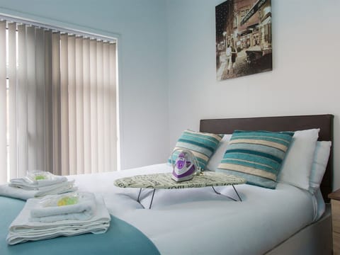 Double Room, Shared Bathroom (Room 3)