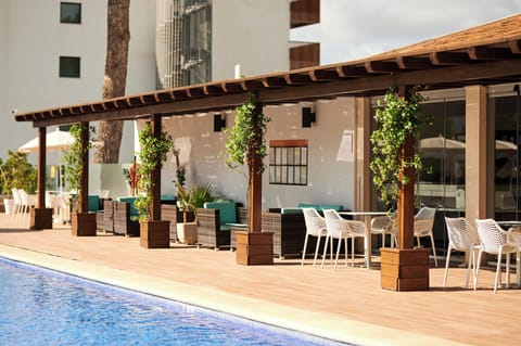 Poolside bar