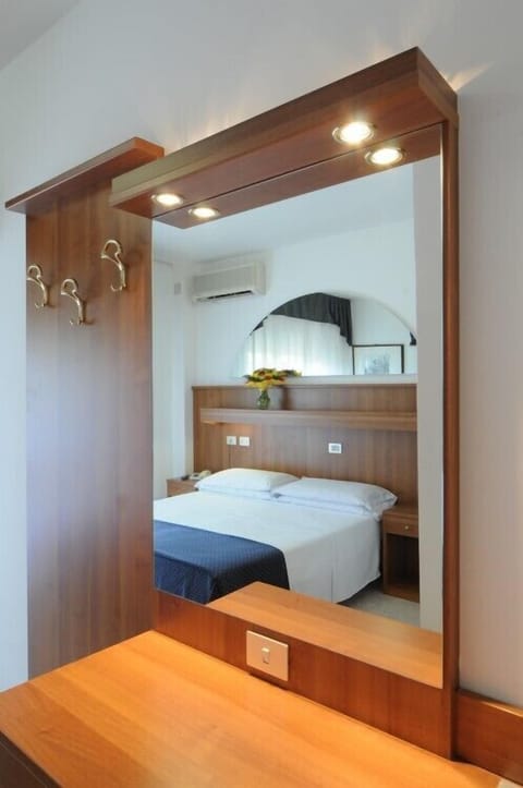 Comfort Double Room, 1 Double Bed | In-room safe, desk, free WiFi